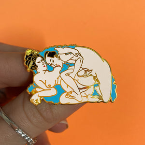 Japanese Shunga Pin –– Nakid Mag X Pinbadg.es